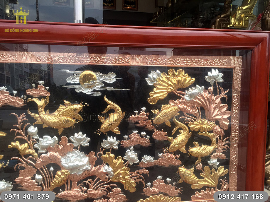 Khung tranh bằng gỗ gụ đ&atilde; được sơn phủ chống mối mọt v&ocirc; c&ugrave;ng chắc chắn